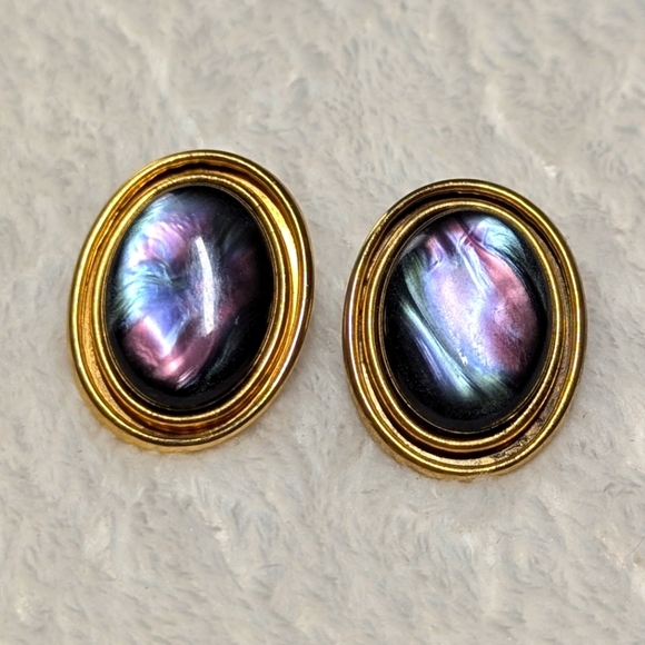 Vintage Goldtone and Faux Black Mother Of Pearl Button Pierced Earrings - Picture 6 of 9